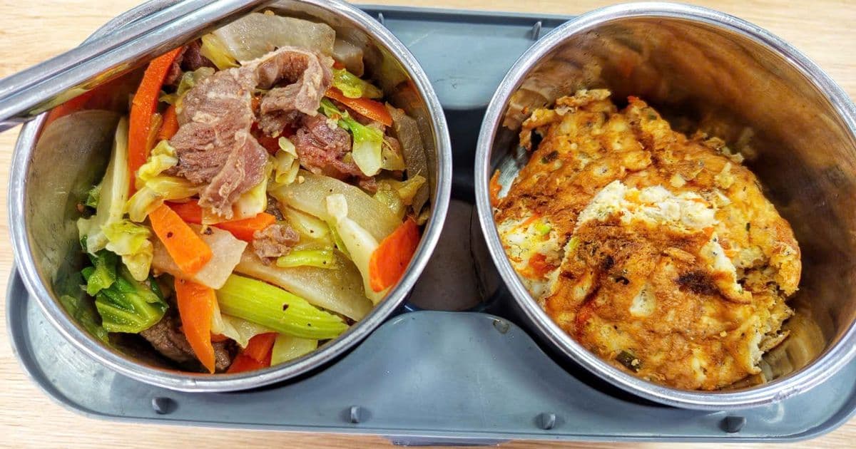 Vietnamese Keto Lunch Combines Stir-Fried Beef and Anchovy Omelet