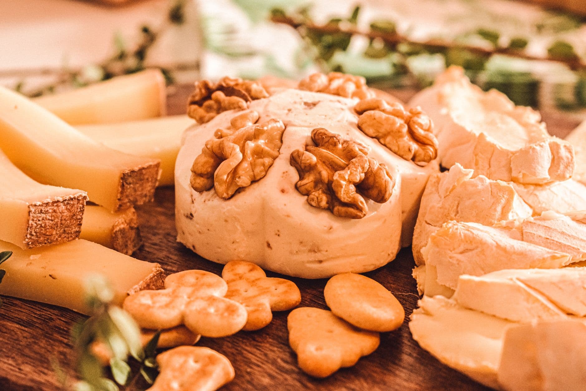 Queen Keto shares crisp walnut crackers with just 5 carbs